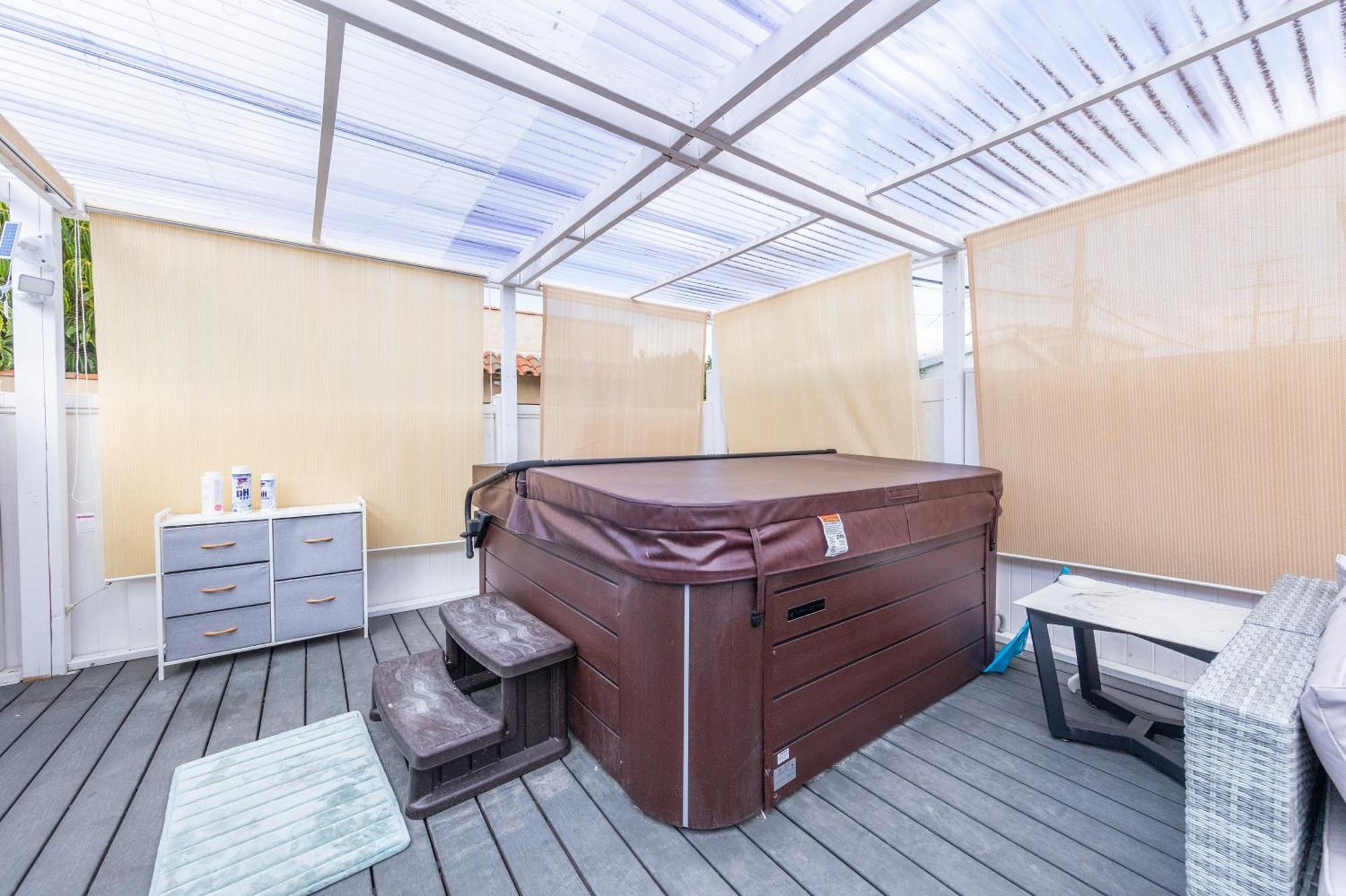 Luxury Villa With Hot Tub! Walk To Beach & Bars Long Beach Luaran gambar